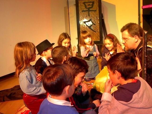 קליוסטרו וילדים לומדים קסמים