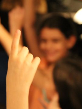 דרושים קוסמים עם לב רחב