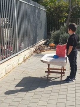 כשקסם פוגש ילדות: סיפורו של הקוסם הצעיר שלנו ✨🎩