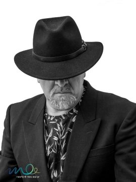 קוסם, להיות קוסם. אומן חושים, להיות אומן חושים