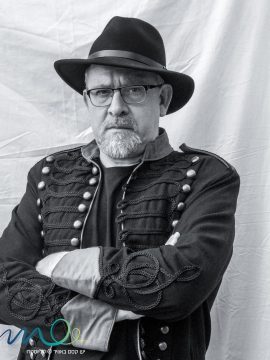 אמן חושים הקסים את הקהל, אבל הם לא הבינו איך